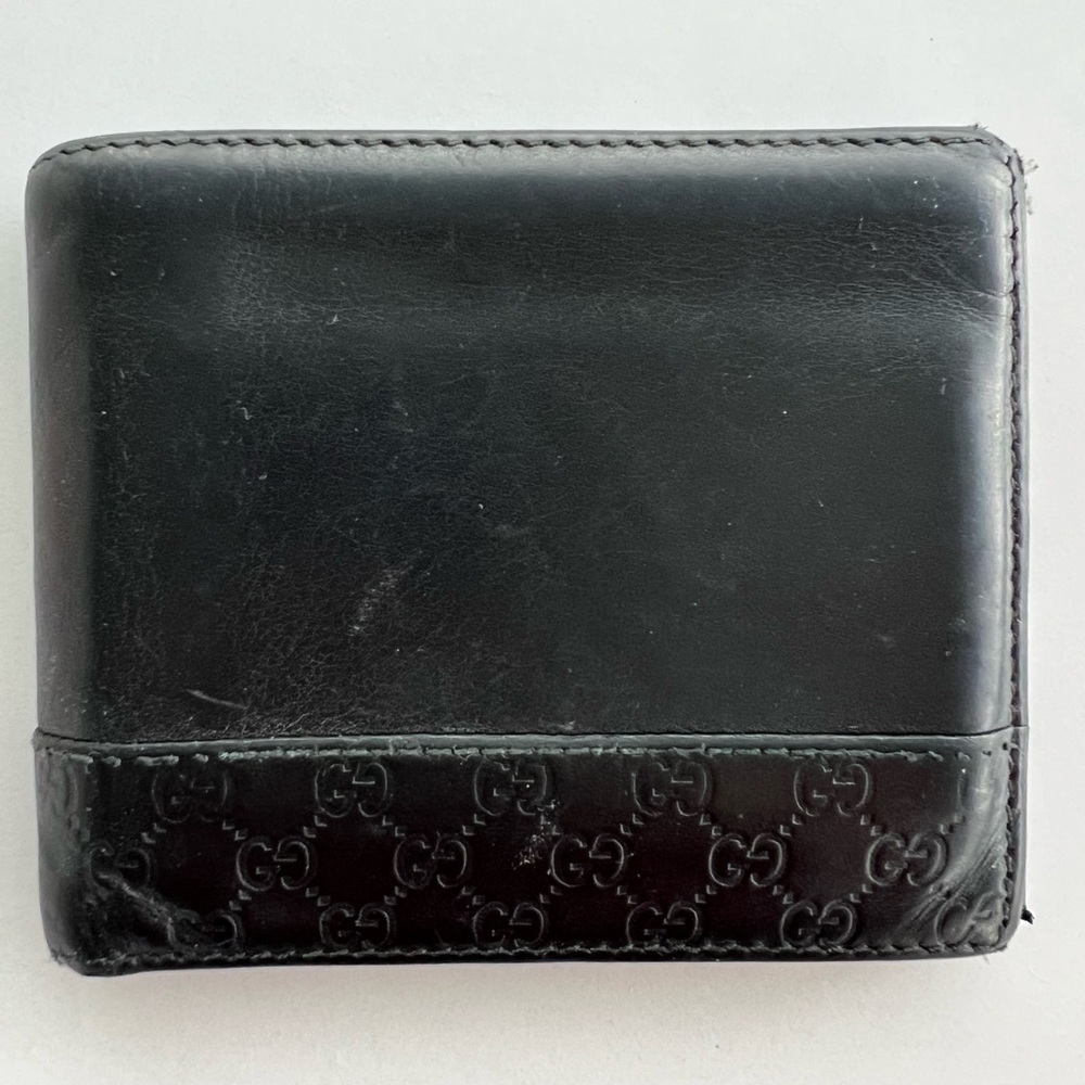 Men’s Gucci leather wallet